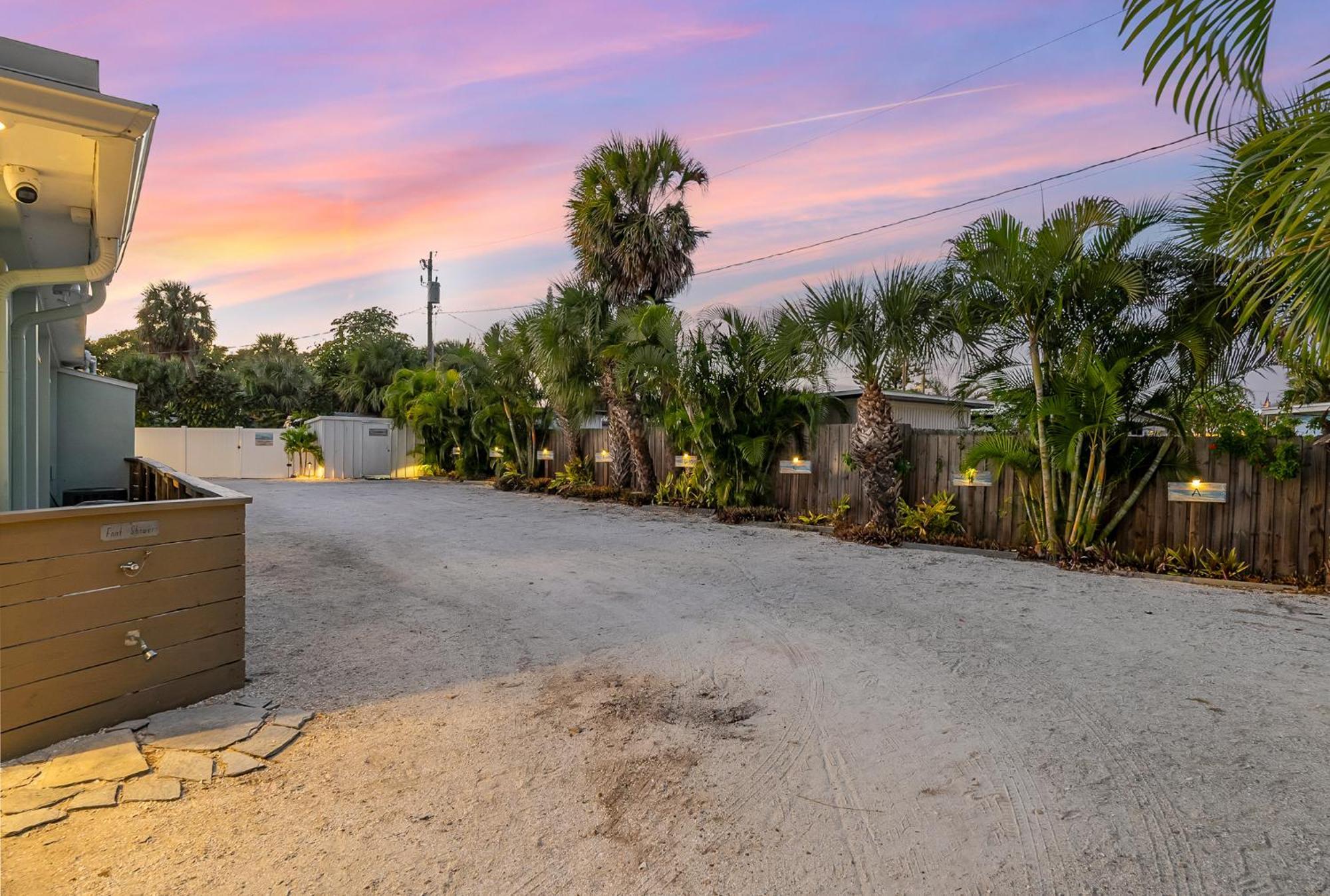 Boutique Vacation Rental Complex At Beach Cocoa Beach Exterior photo