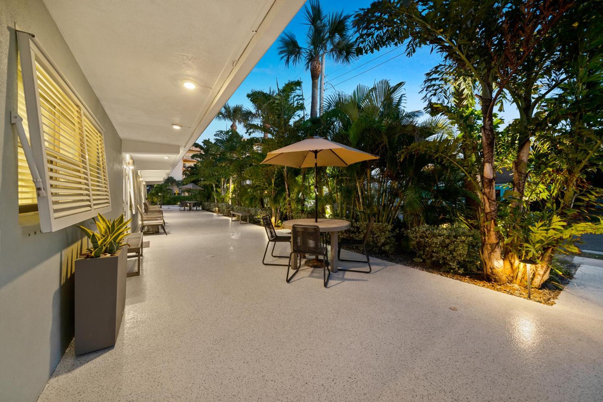 Boutique Vacation Rental Complex At Beach Cocoa Beach Exterior photo